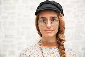 Elisa Estrada's Instagram, Twitter & Facebook