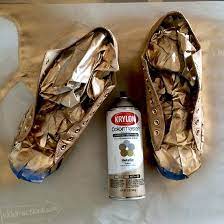 I've seen your painted shoes! Dress Up With Gold Painted Converse Shoes Spray Paint Shoes Painted Shoes Painted Shoes Diy