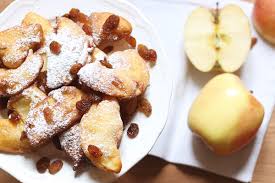 50 g di uva sultanina ammorbidita in acqua tiepida 1/2 di litro di latte freddo 200 g di farina bianca 3 uova la scorza di 1/2 limone grattugiata 100 g di zucchero semolato abbondante olio per friggere sale. Panini Soffici All Uvetta Uno Snack Gustoso E Genuino