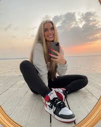 Addison_rae.jpg ‎(375 × 513 pixels, file size: Addison Rae 3 On Instagram Sunsets Make Me Smile What Makes U Smile Pretty Girls Selfies Famous Girls The Most Beautiful Girl