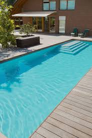 Klassischer Pool Mit Holzumrandung Schwimmingpool Garten Pool Im Garten Pool