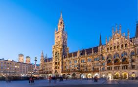 In münchen entfällt die maskenpflicht in der fußgängerzone. Der Marienplatz In Munchen 4 Sterne Hotel Rothof