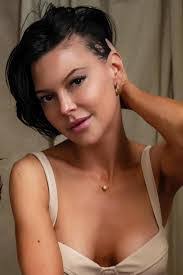 Jenny Hutton's Instagram, Twitter & Facebook