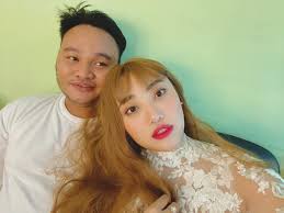 Ngành y tế lấy mẫu sàng lọc tiểu thương ở chợ đầu mối nông sản tp vinh sau khi phát hiện ca nhiễm. Fpzcay5rshup5m