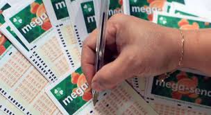 Com 60 números disponíveis no volante de apostas da mega sena, de 01 a 60, você pode marcar de 6 a 15 números e ganha se acertar 4 (quadra), 5 (quina) ou 6. Mega Sena Acumulada Pode Pagar Premio De R 26 Mi Neste Sabado Noticias R7 Economia