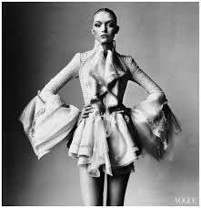 De quelle taille et combien pèsent jan hofer? Cristobal Balenciaga C Pleasurephoto Room