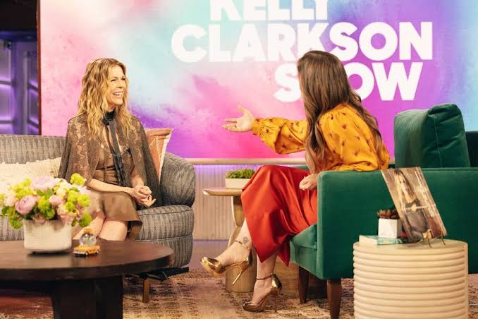 Kelly Clarkson Tears Up on Talk Show Over Moving Compliment