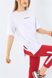 19 95 Tl Beyaz Duble Kol Yirtmacli Tisort 37489 Modamizbir 2020 Moda Stilleri Tisort Mankenler