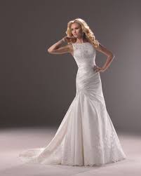 Cindydressy offre l'ultima selezione di abiti da cerimonia palermo economici con splendidi disegni e stili. Abiti Da Sposa Magazzini D Amico Magazzinidamico Profilo Pinterest