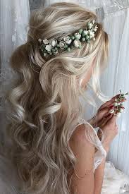 About 15 min later, trace the entire length of the ribbon with the glue gun. 19 Ways To Wear Flowers In Your Bridal Hairstyle Kiss The Bride Magazine