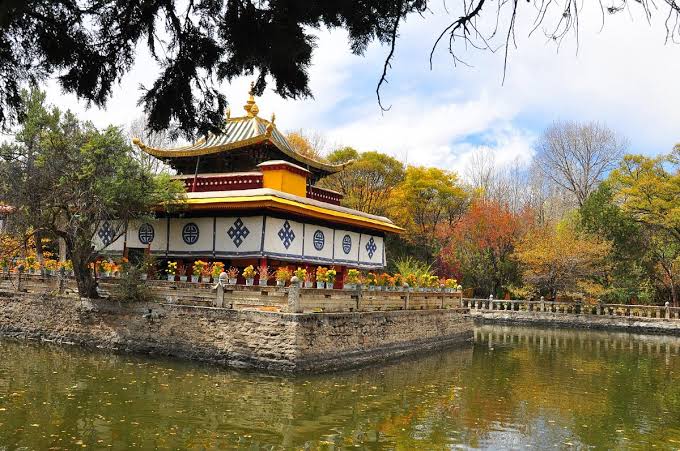 Norbulingka — Palácio de Verão dos Dalai Lamas