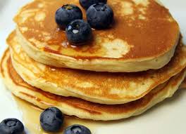 Kanadische Buttermilch Pfannkuchen Mit Ahornsirup Heidelbeeren Rezept Pfannkuchen Rezepte Susse Brotchen