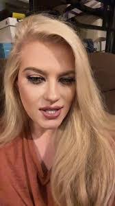 Ashley Honaker's Instagram, Twitter & Facebook