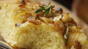 Gli amanti di questo bulbo ne vanno matti, ma piace molto anche coloro che sono sostenitori della cucina sana e salutare. Ricetta Focaccia Con Cipolla E Salvia Giornale Del Cibo