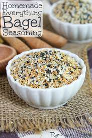 How To Make Everything Bagel Seasoning This Homemade Diy Version Spice Mix Includes The Ingredients And Ideas Us Seasoning Recipes Everything Bagel Recipes