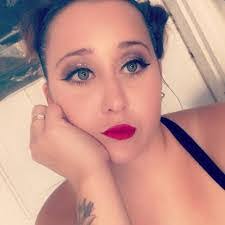 Karen Schimmel's Instagram, Twitter & Facebook