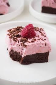 Malinowa Chmura Na Jogurtowym Brownie Recipe Cupcake Recipes Gourmet Cupcakes Cake Recipes Easy Homemade