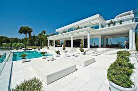 La Villa Des Marseillais Vs Le Reste Du Monde A Marbella Kador Over Blog Com Marbella Maison De Maitre Maison Minimaliste