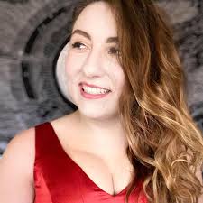 Lauren Sutton's Instagram, Twitter & Facebook