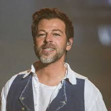 Le multiverse" : Christophe Maé au concert de Jul, il s'éclate avec une  star de télé-réalité, les internautes n'en reviennent pas !