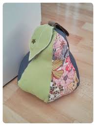 Le Cale Porte En Forme De Poire Tuto Inside Cale Porte Porte Diy Butoir De Porte