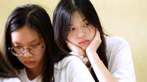 Sĩ tử ra sức ôn thi tốt nghiệp, đến ngủ cũng mơ giải đề