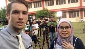 Detect language english german french italian spanish. Mark O Dea Ganti Zain Saidin Dalam Oh My English Iluminasi