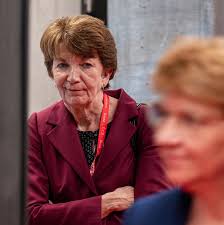 Familiäre Schlammschlacht im Sägemehl