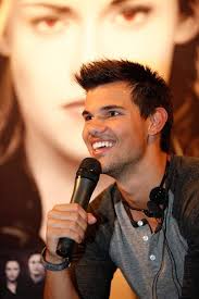 Emoção marca o encontro de Taylor Lautner com os fãs brasileiros da saga  Crepúsculo