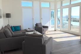 An der wohnzimmerwand hängt im durchschnitt ein bild. Wohnzimmer Himmel Und Meer Sudkap Pelzerhaken
