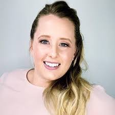 Ashley Barr's Instagram, Twitter & Facebook