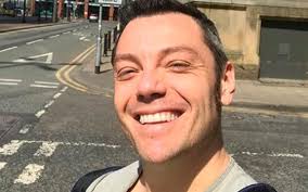 Tiziano Ferro Formalizo Su Relacion Y Se Caso Con Hombre 15 Anos Mayor