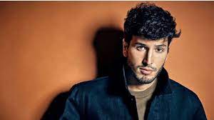No me salen las palabras para expresarte que te quiero / no sé cómo explicarte, que me haces sentir / como si fuera el verano y el invierno no existiera / como si se para. Sebastian Yatra Will Have A Leading Role In A New Series That Can Be Seen On Netflix Mind Life Tv