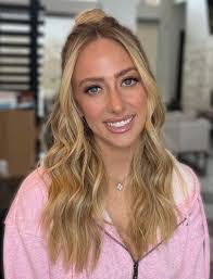 Sandra Zumwalt's Instagram, Twitter & Facebook