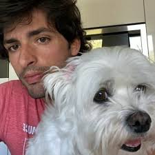 Valery Rivera (@Val_e_ree)