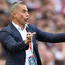 Sylvio mendes campos júnior (born 12 april 1974 in são paulo, brazil), commonly known as sylvinho (sometimes alternatively spelled silvinho) is a retired brazilian footballer who usually played as an attacking left back. Sylvinho Volta A Pauta No Corinthians Para Substituir Tiago Nunes Treinador Esta Sem Clube Apos Passagem Pelo Lyon Bolavip Brasil