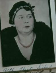 Louise Siebert's Instagram, Twitter & Facebook