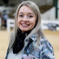 Alexis Renner's Instagram, Twitter & Facebook