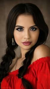 Vanessa Graves's Instagram, Twitter & Facebook