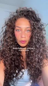 Curly Hair Tips for 2026: Insider Routine Guide