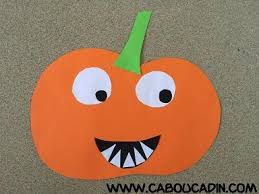 Si vous cherchez d'autres activités sur halloween, nous avons aussi en stock un batadouble d'halloween, un autre cahier d'activités ainsi qu'un article qui donne des idées d'activités créatives. Voici Un Bricolage D Halloween Pour Des Enfants De Classe De Matern Bricolages Halloween Activite Manuelle Halloween Maternelle Bricolage Halloween Maternelles