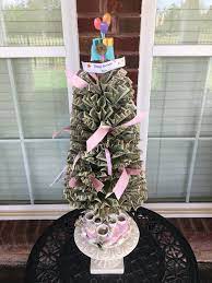 This Money Gift Money Tree Uses 1 Bills To Make A Dollar Tree 100 Dollars The Bills Are Fan Folded Sidewa Creative Money Gifts Christmas Money Money Gift