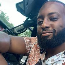 To be fair…the person pictured is not the person commenting. The picture is  of Young Scooter and Atlanta rapper that died earlier this year. However  the person commenting is still a weirdo