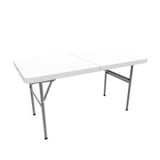 Grâce à cette table pliante en plastique à bas prix id market, recevez jusqu'à 8 convives pour un repas ou un apéritif champêtre dans votre jardin ou même au camping ! Table En Plastique Robuste Table Pliante Transportable 122 X 61 Cm Blanc Pliable En Deux Materiau Hdpe Achat Vente Table De Jardin Table En Plastique Robuste 12 Cdiscount