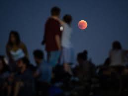 On may 26, 2021, the full flower moon will be totally eclipsed and turn a shade of red for about 14 minutes. Roter Mond Und Grosser Mars Faszinieren Himmelsbeobachter Rheinische Anzeigenblaetter De