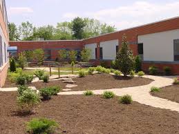 A Garden And Pathways Installed At A Local Elementary School Courtyard Designed And Installed By Sunris Commercial Landscaping Outdoor School Courtyard Design