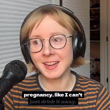 On the podcast this week, New York Times writer and author of “Second Life”  Amanda Hess @astromwallhess talks to us about motherhood, writing a book,  quitting drinking while writing a book, benzos, ...