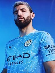 Meskipun desain yang kami luncurkan tidak pernah ketinggalan jaman dan tergolong bagus. Pendekatan Berbeda Puma Dalam Desain Jersey Sepak Bola Halaman All Kompas Com