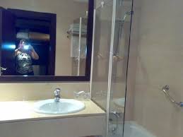 Compare hotel prices and find an amazing price for the nh alcorcón hotel in alcorcón. Parte Del Bano Picture Of Nh Alcorcon Tripadvisor