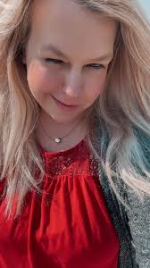 Jennifer (@jennifer.1.9.8.7)